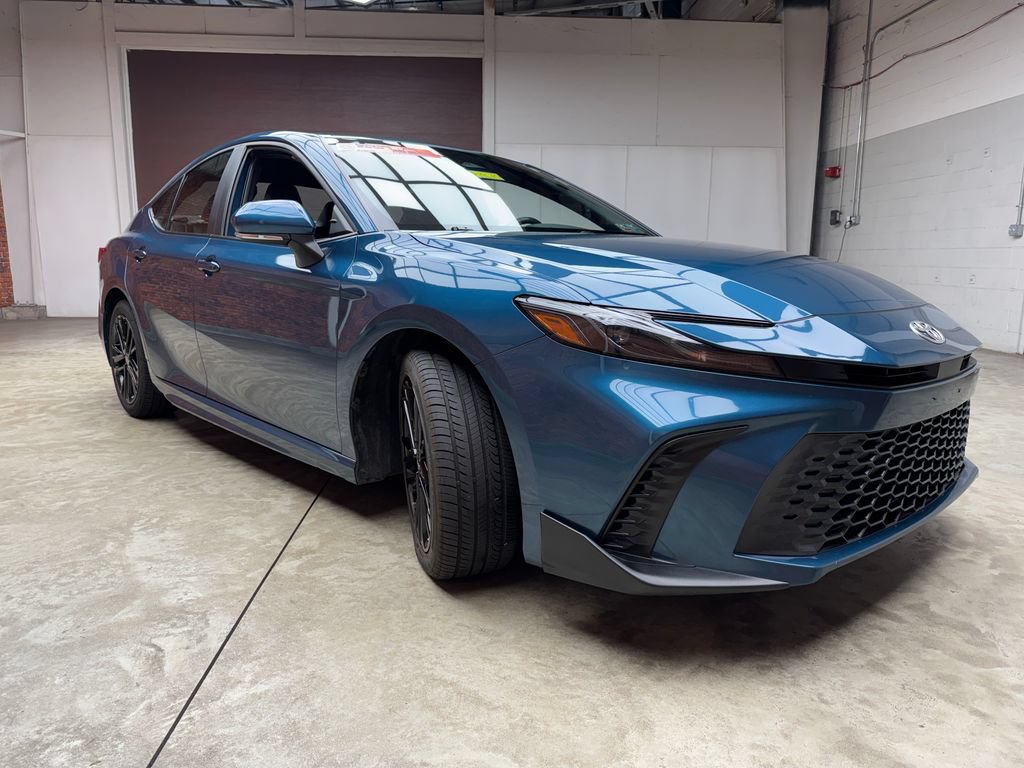 Used 2025 Toyota Camry SE FWD image 7