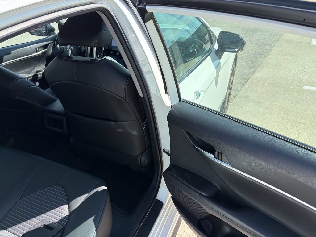 Used 2023 Toyota Camry SE w/ Convenience Package FWD image 15