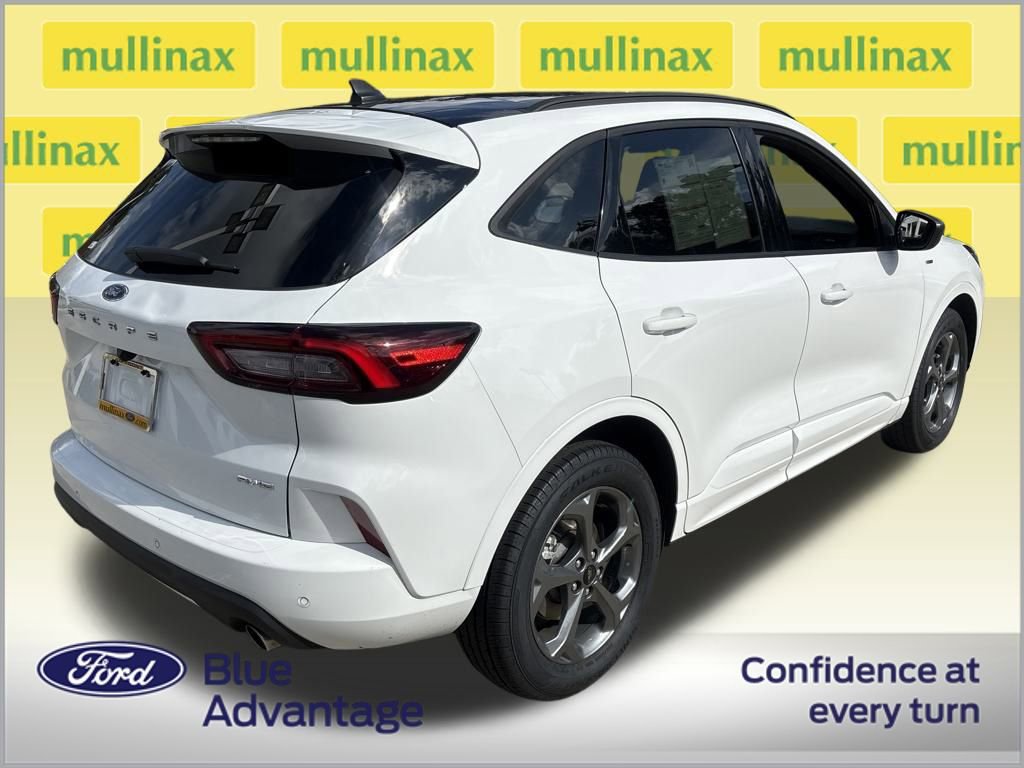 Certified 2023 Ford Escape ST-Line w/ Tech Pack #1 image 4