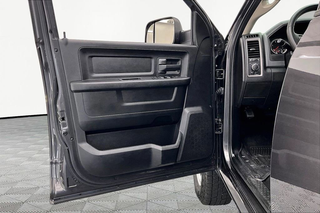Used 2018 RAM 2500 Tradesman w/ Chrome Appearance Group image 24