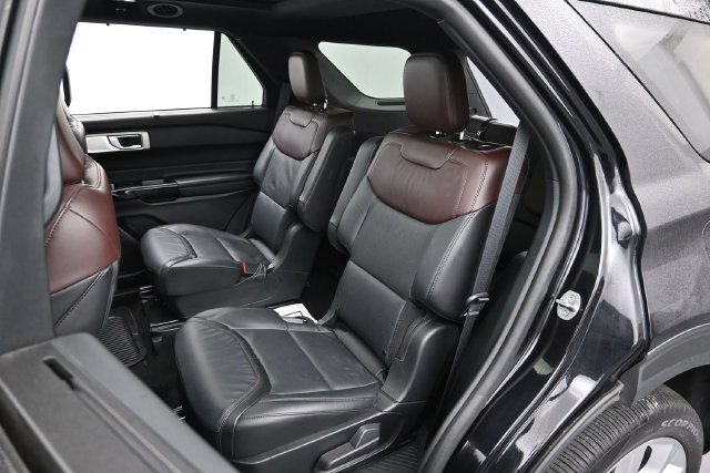 Certified 2024 Ford Explorer Platinum w/ Technology Package AWD/4WD image 28