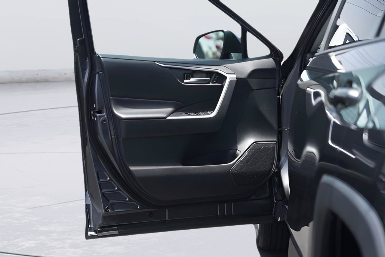 Used 2021 Toyota RAV4 XLE Premium AWD/4WD image 31
