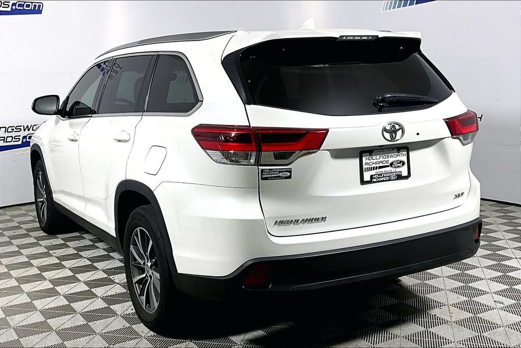 Used 2019 Toyota Highlander XLE FWD image 8