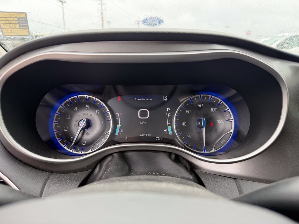 Used 2024 Chrysler Pacifica Touring-L FWD image 30