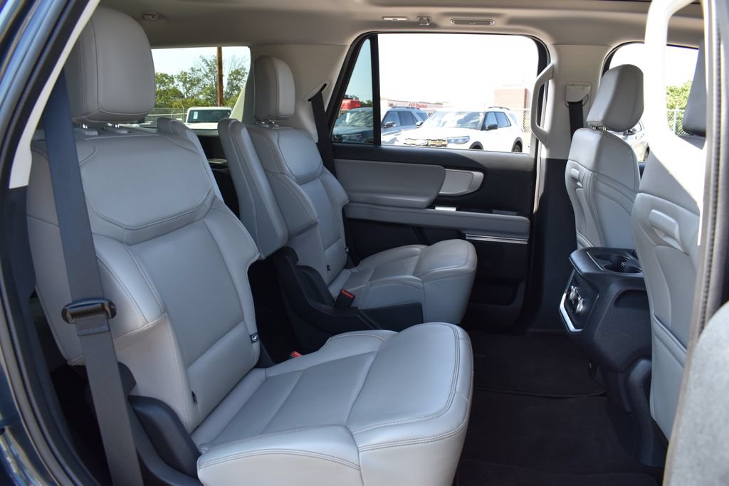 Certified 2025 Ford Expedition Active AWD/4WD image 31