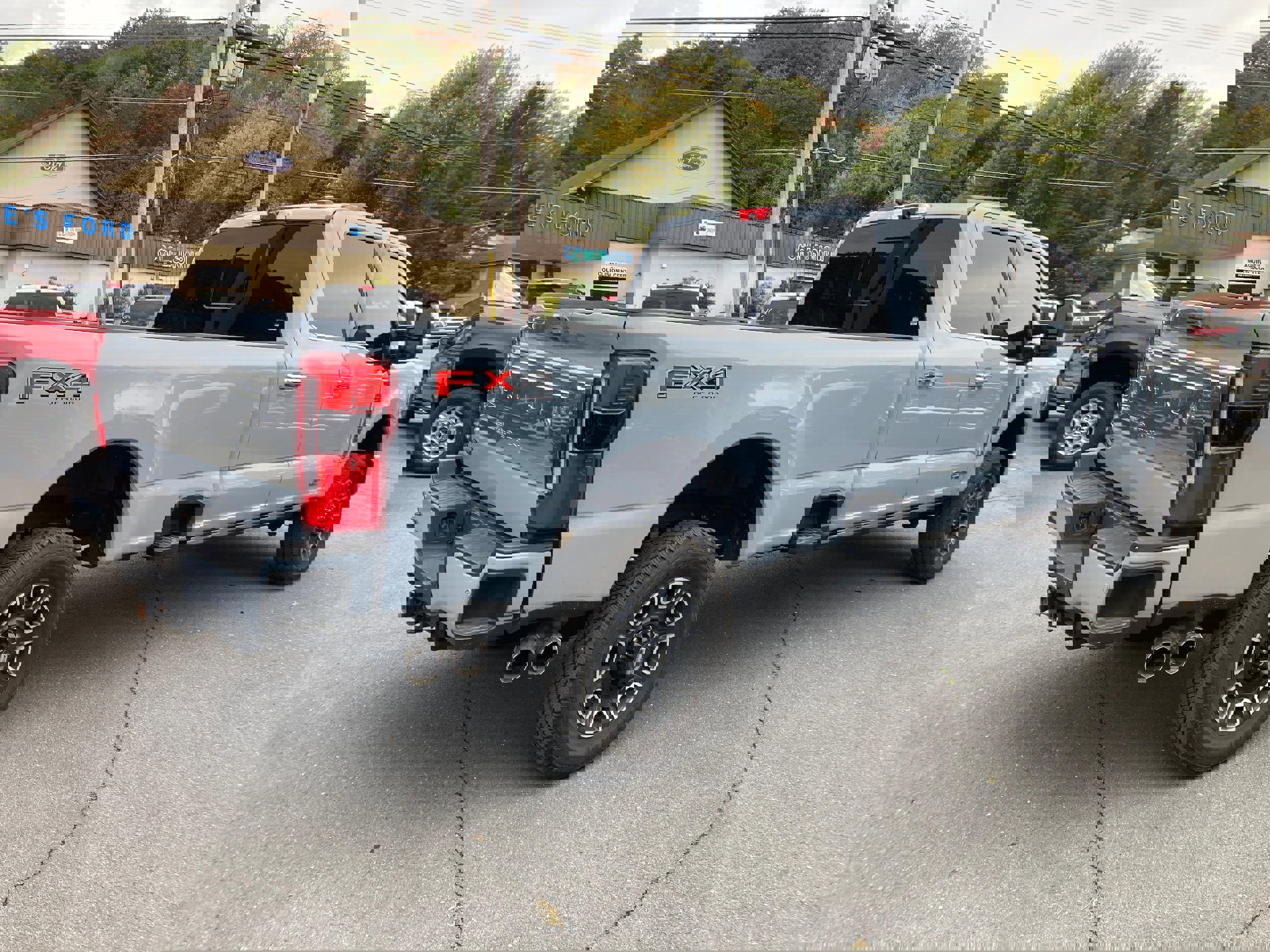 Certified 2024 Ford F350 Platinum w/ FX4 Off-Road Package image 5