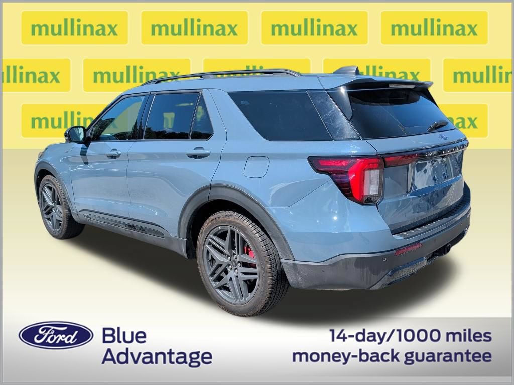Certified 2026 Ford Explorer ST-Line w/ ST-Line Street Pack RWD image 3