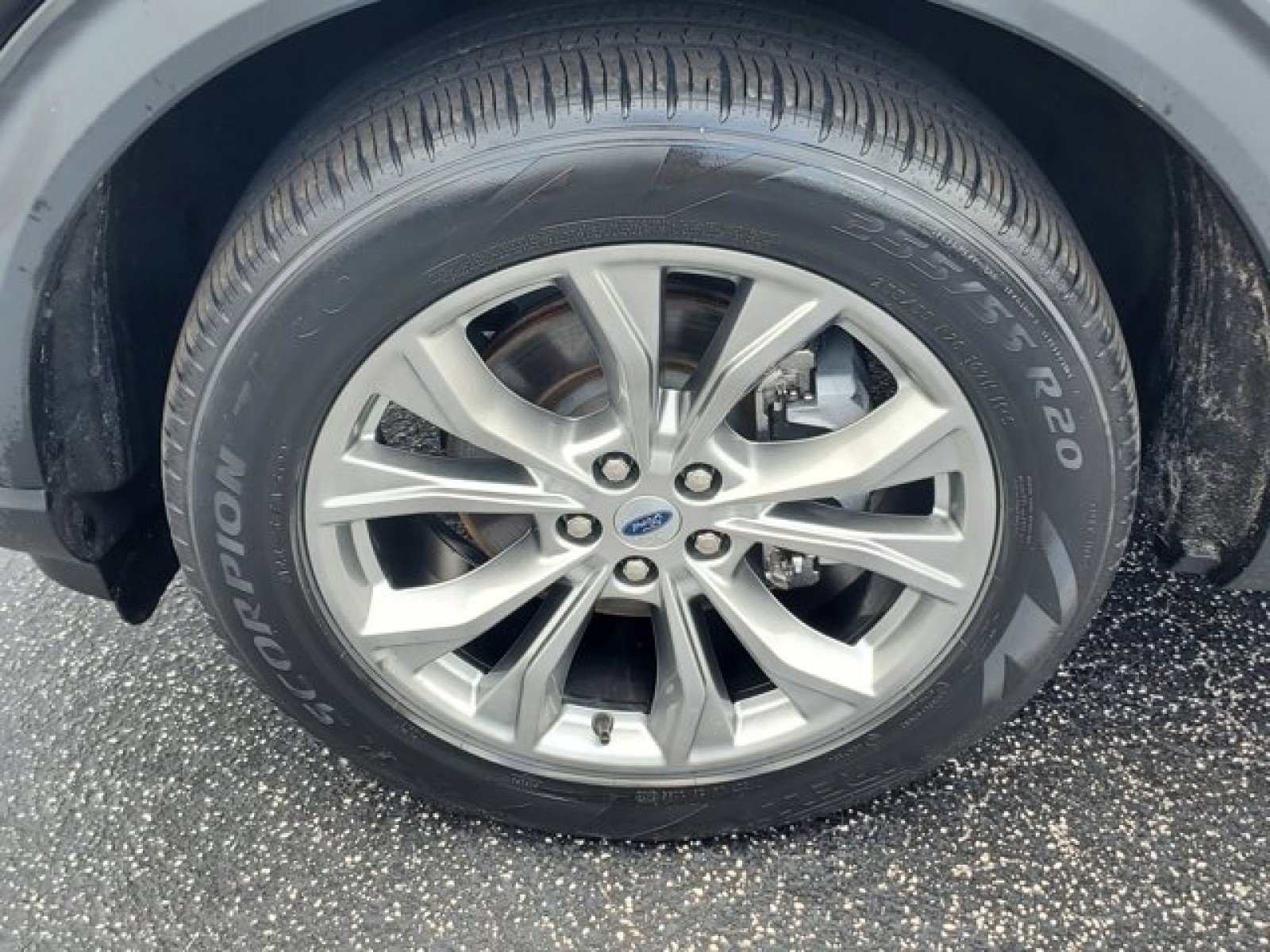 Certified 2023 Ford Explorer Limited w/ Limited Technology Package RWD image 4