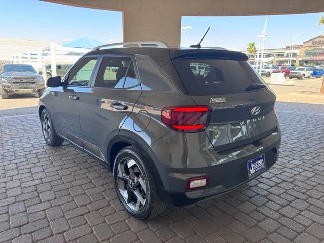 Used 2025 Hyundai Venue Limited FWD image 3