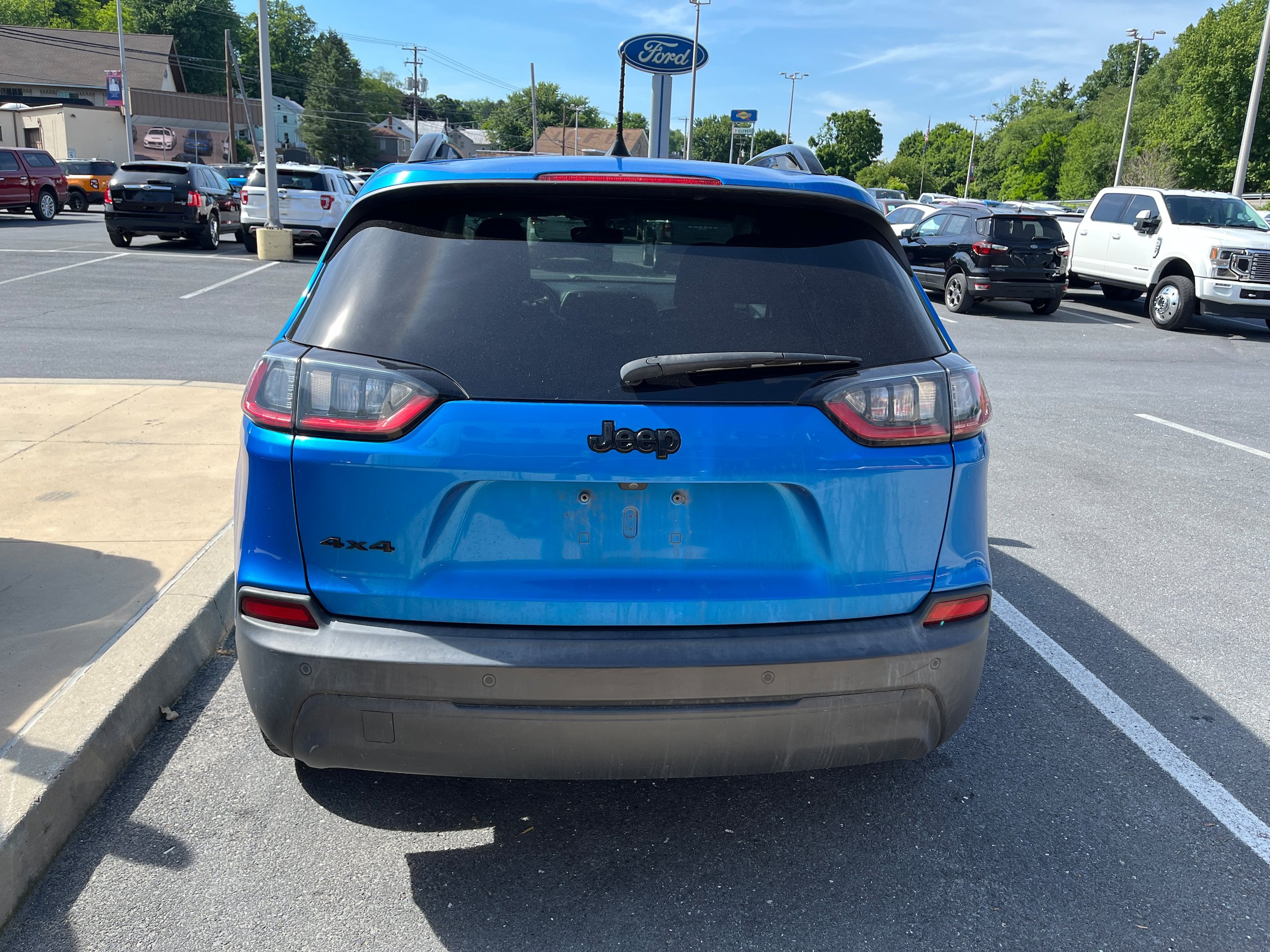 Used 2020 Jeep Cherokee Latitude Plus AWD/4WD image 5