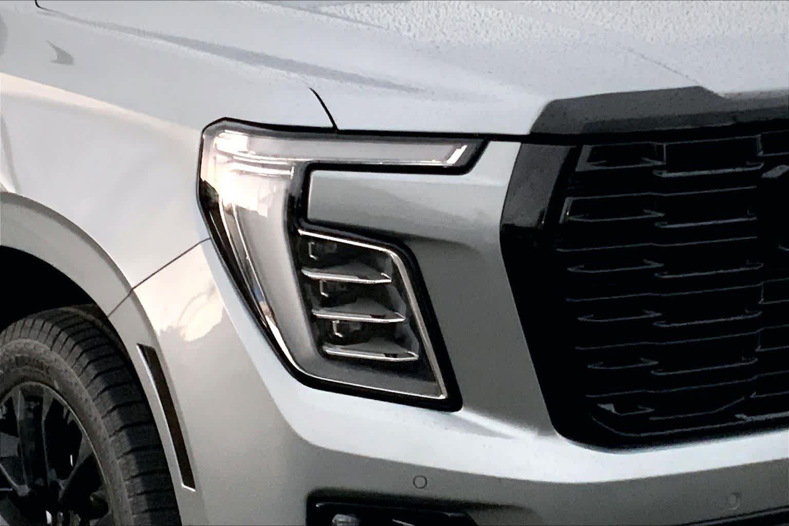 Used 2025 GMC Yukon Denali w/ Sun & Power Step Package AWD/4WD image 24