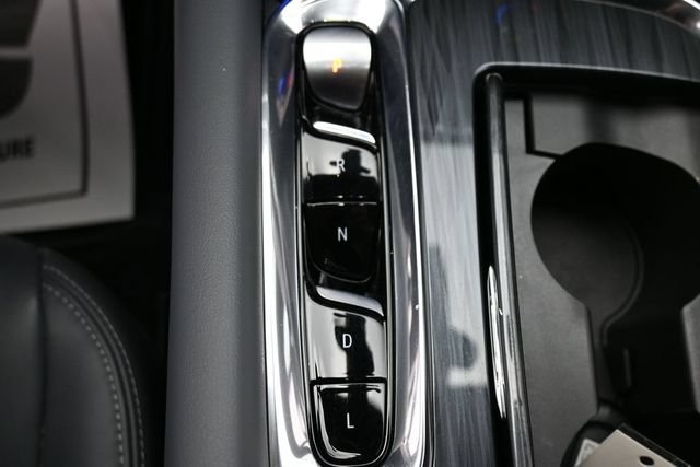 Used 2023 Buick Enclave Essence AWD/4WD image 27