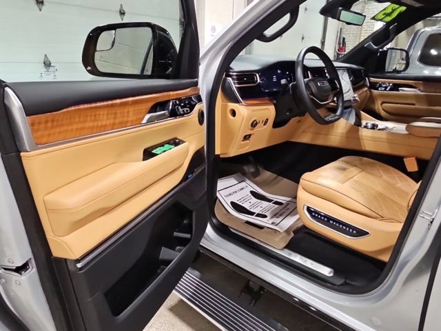 Used 2023 Jeep Grand Wagoneer L Series III w/ HD Trailer Tow Package AWD/4WD image 12