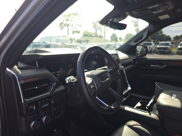 Used 2025 GMC Yukon XL Denali w/ Denali Reserve Package AWD/4WD image 13