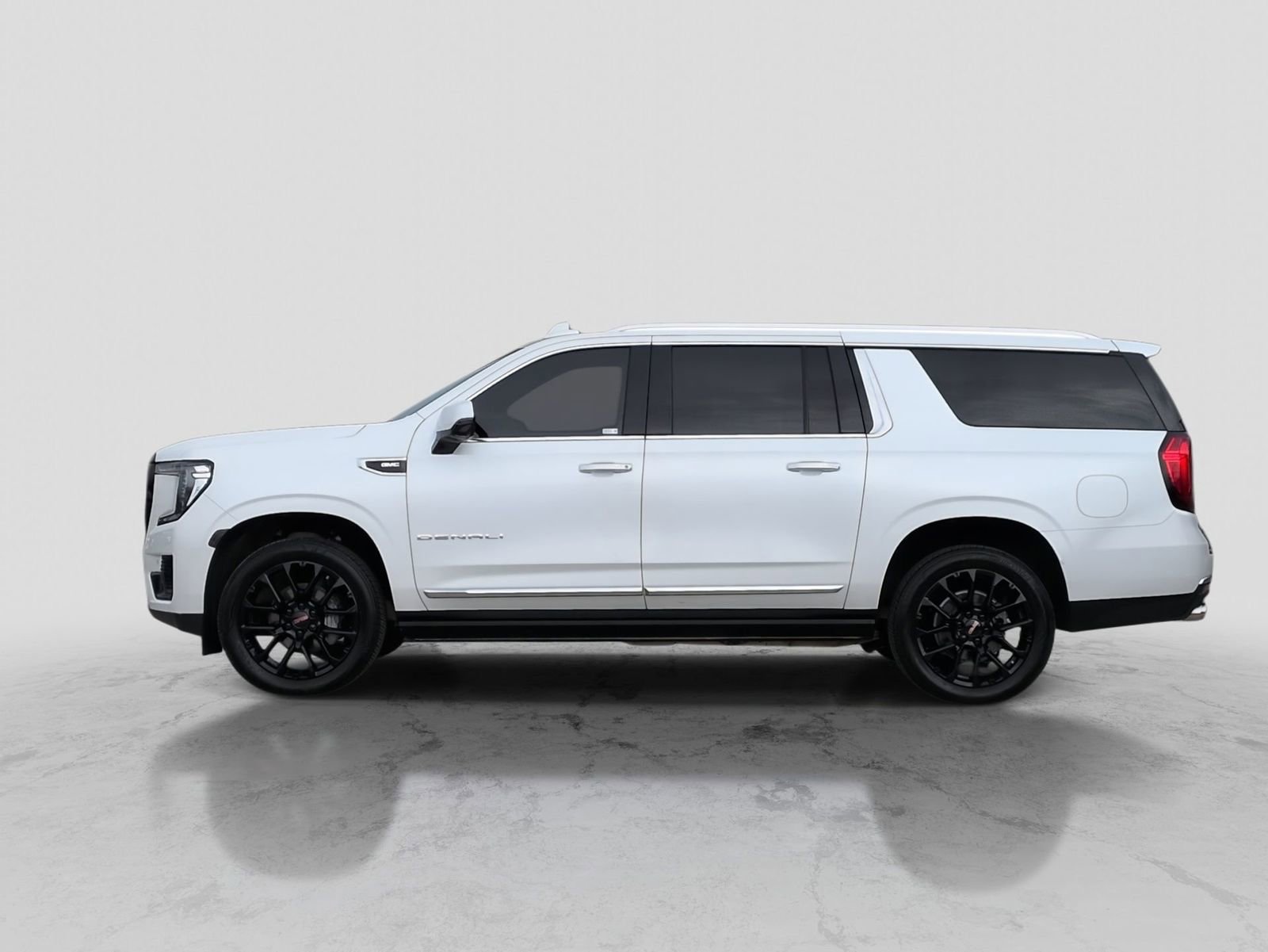 Used 2024 GMC Yukon XL Denali w/ Max Trailering Package image 3