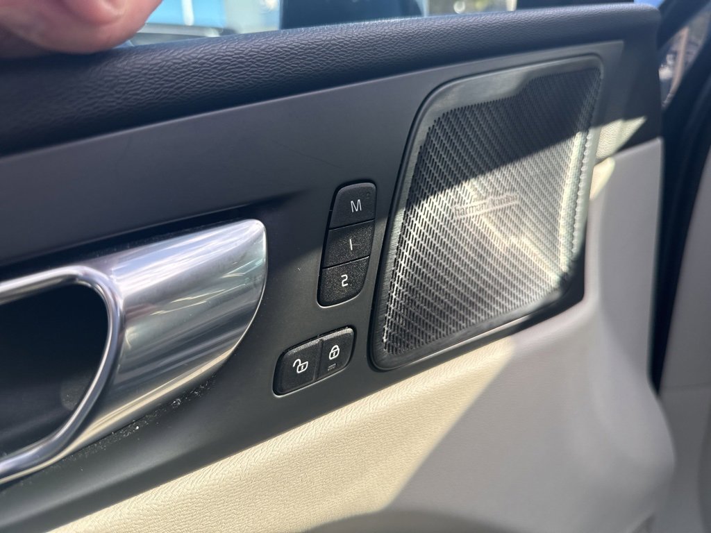 Used 2020 Volvo XC60 T5 Inscription w/ Protection Package Premier image 6