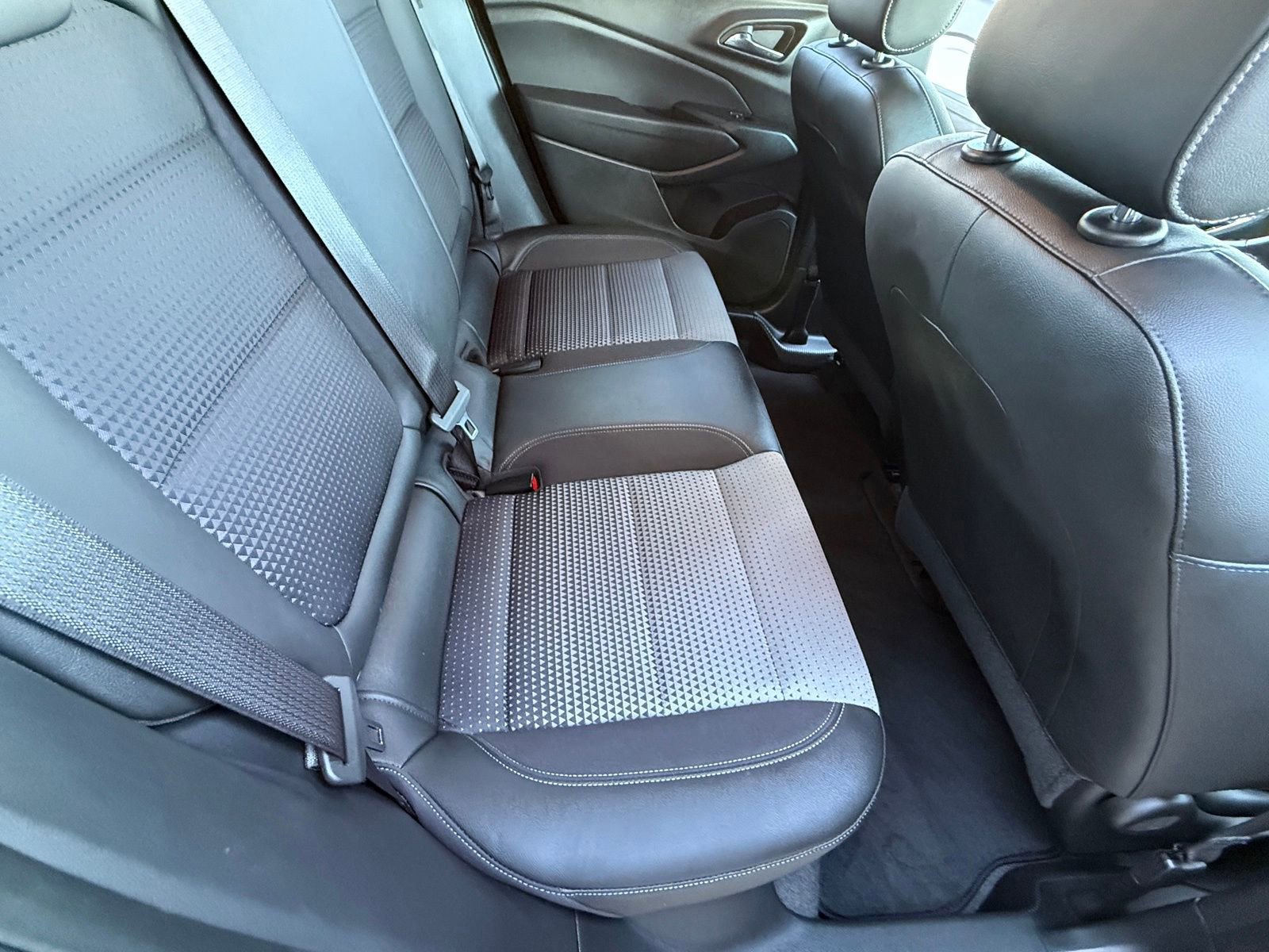 Used 2025 Chevrolet Trax LT w/ LT Convenience Package image 19