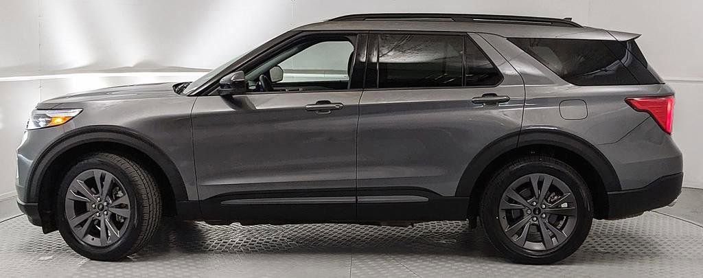 Certified 2024 Ford Explorer XLT w/ Equipment Group 202A RWD image 5