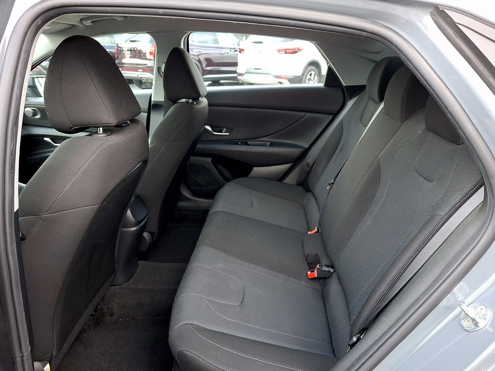Used 2022 Hyundai Elantra SE FWD image 9