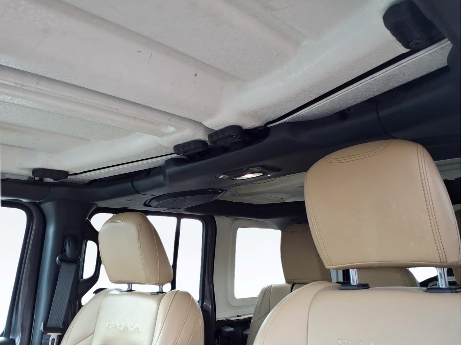 Used 2018 Jeep Wrangler Unlimited Sahara AWD/4WD image 25