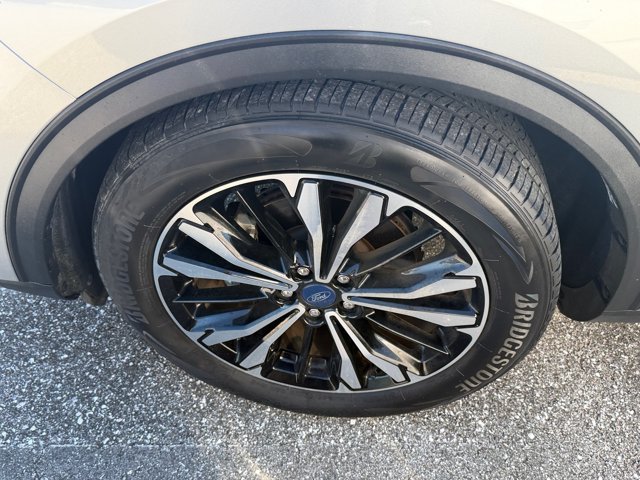Certified 2022 Ford Escape SE w/ SE Sport Appearance Package FWD image 5