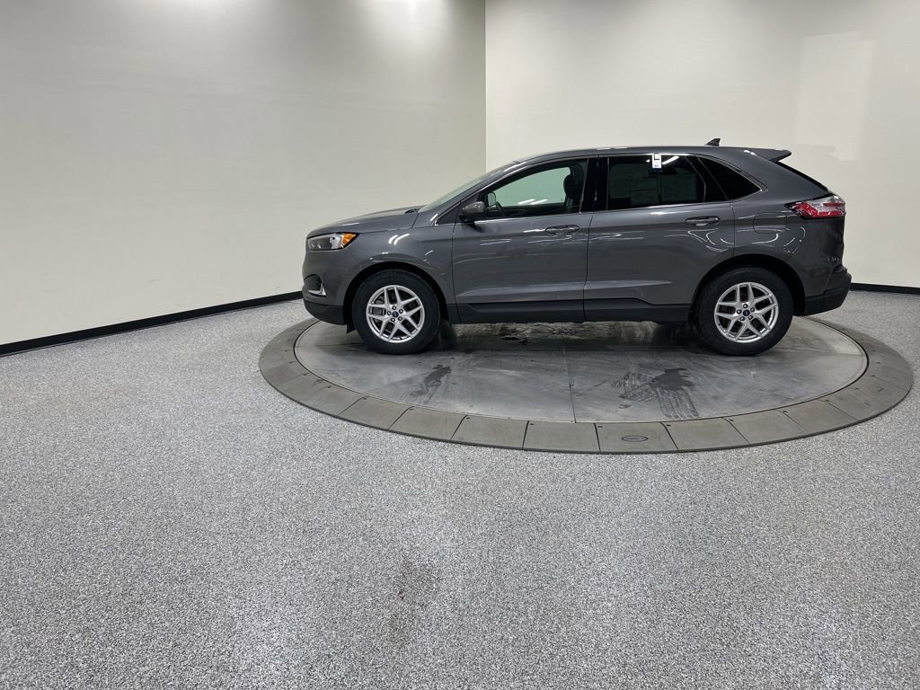 Certified 2022 Ford Edge SEL w/ Convenience Package image 2