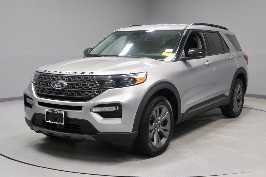 Certified 2023 Ford Explorer XLT w/ Equipment Group 202A AWD/4WD image 7