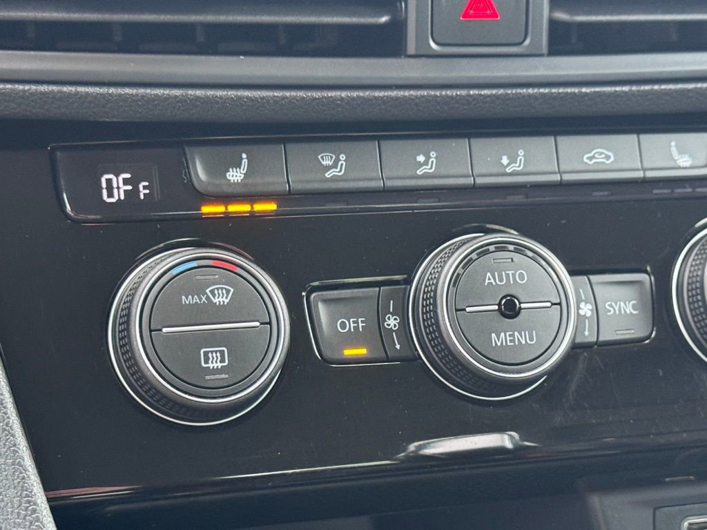 Used 2023 Volkswagen Jetta SE FWD image 32
