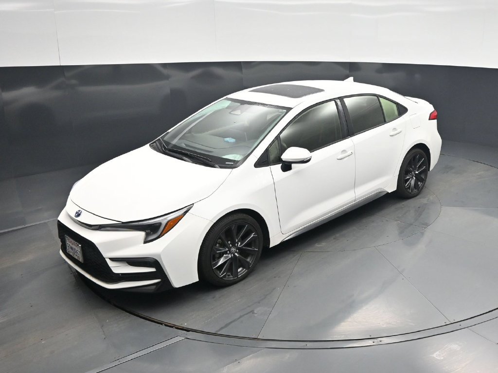 Used 2025 Toyota Corolla SE w/ SE Premium Package FWD image 35