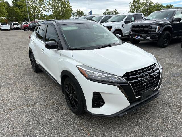 Used 2022 Nissan Kicks SR w/ Premium Package FWD image 3