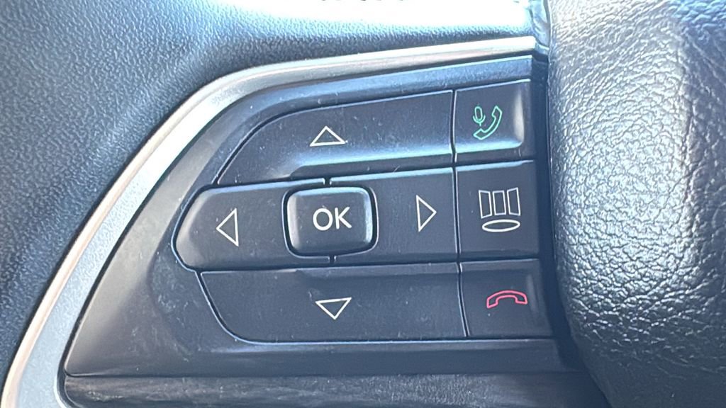 Used 2023 Jeep Grand Cherokee Altitude AWD/4WD image 13