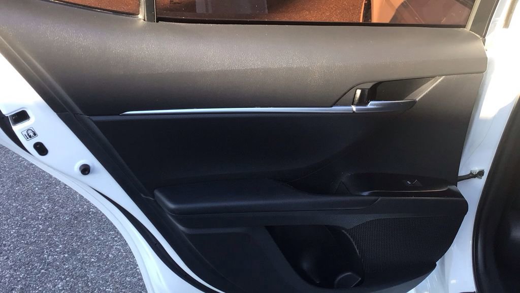 Used 2018 Toyota Camry SE image 12