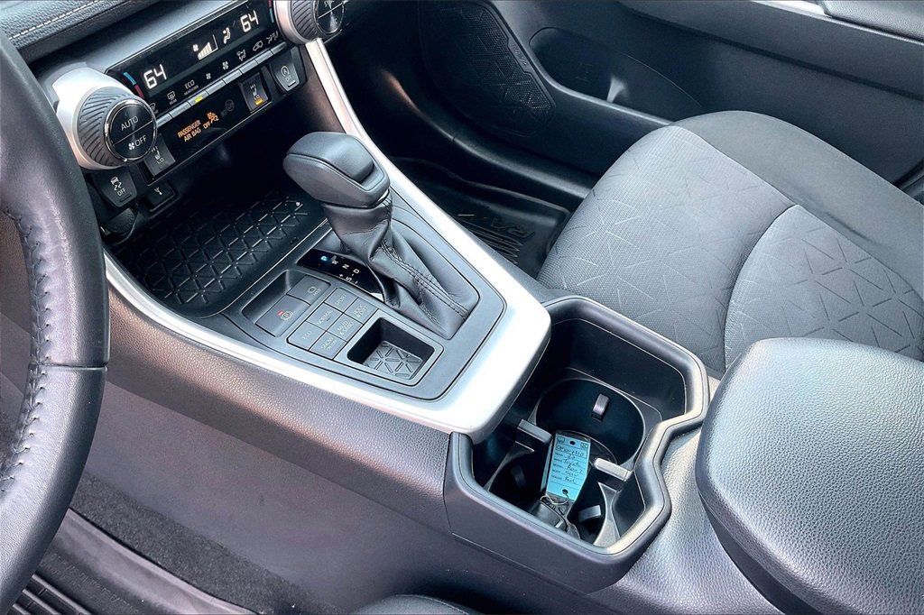Used 2022 Toyota RAV4 XLE image 15