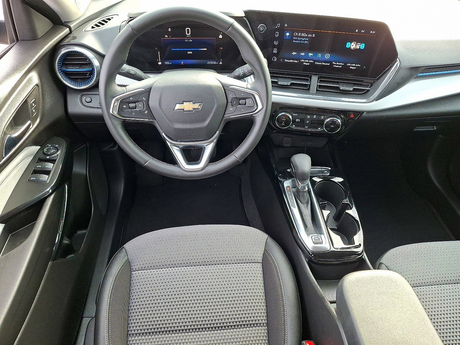 Used 2025 Chevrolet Trax LT w/ LT Convenience Package image 11