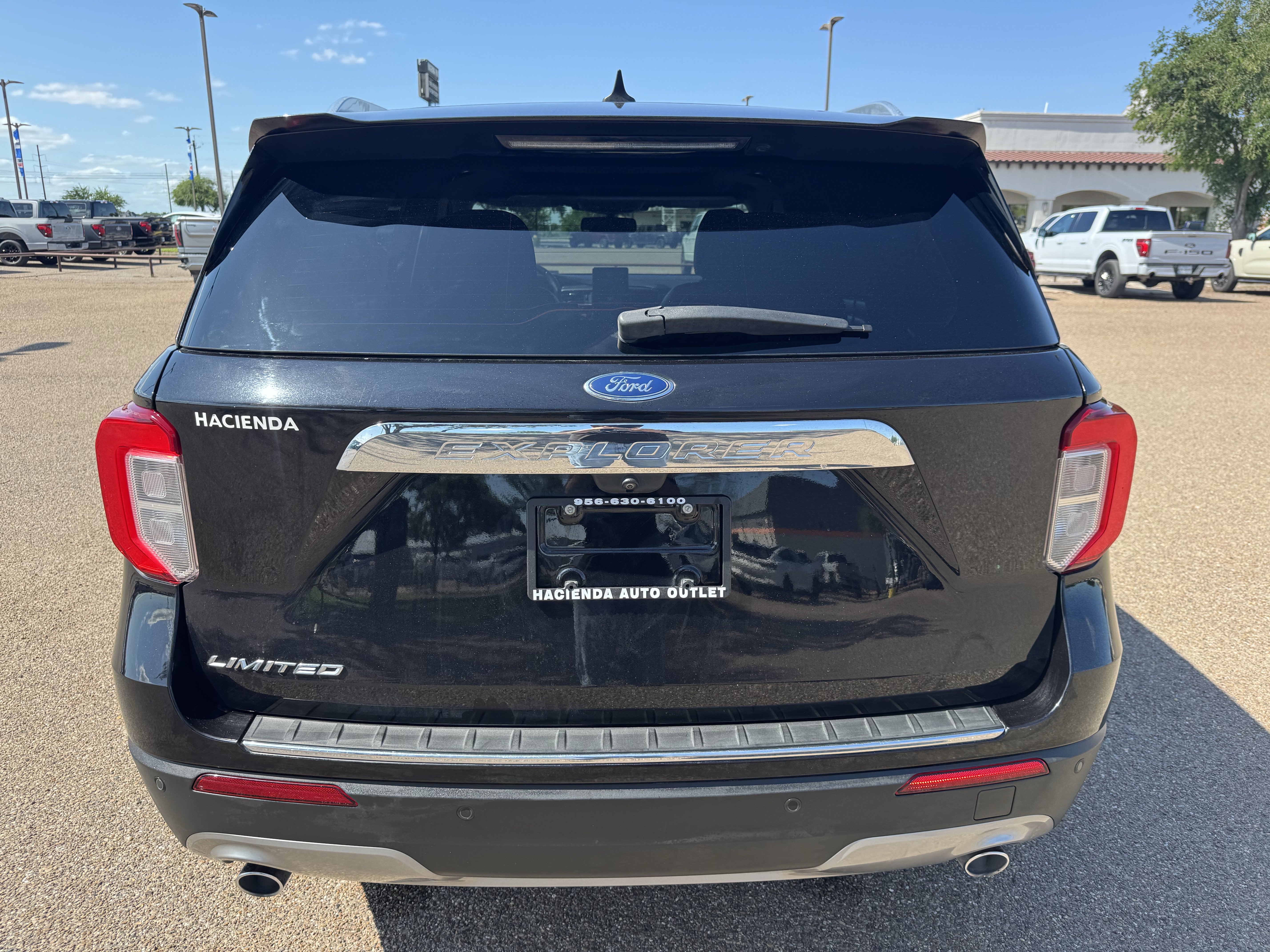 Certified 2022 Ford Explorer Limited w/ Limited Technology Package RWD image 3