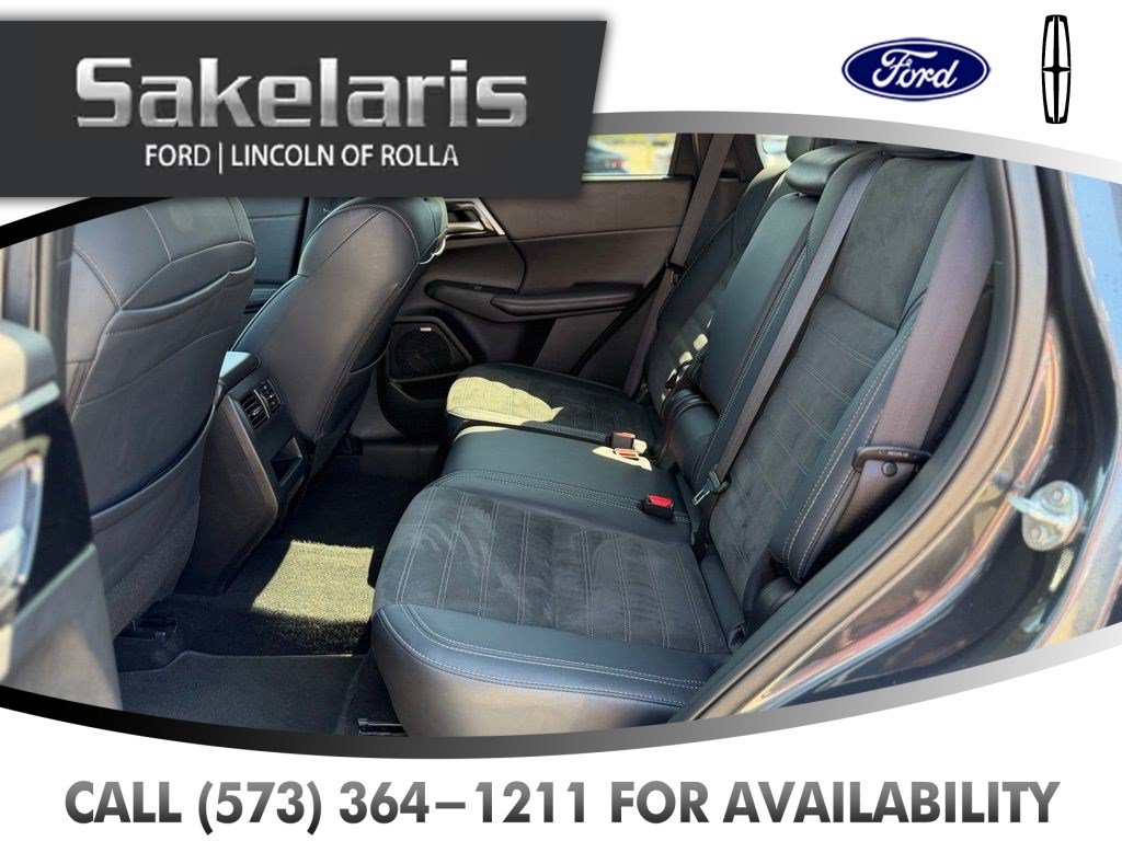 Used 2025 Mitsubishi Outlander AWD image 33