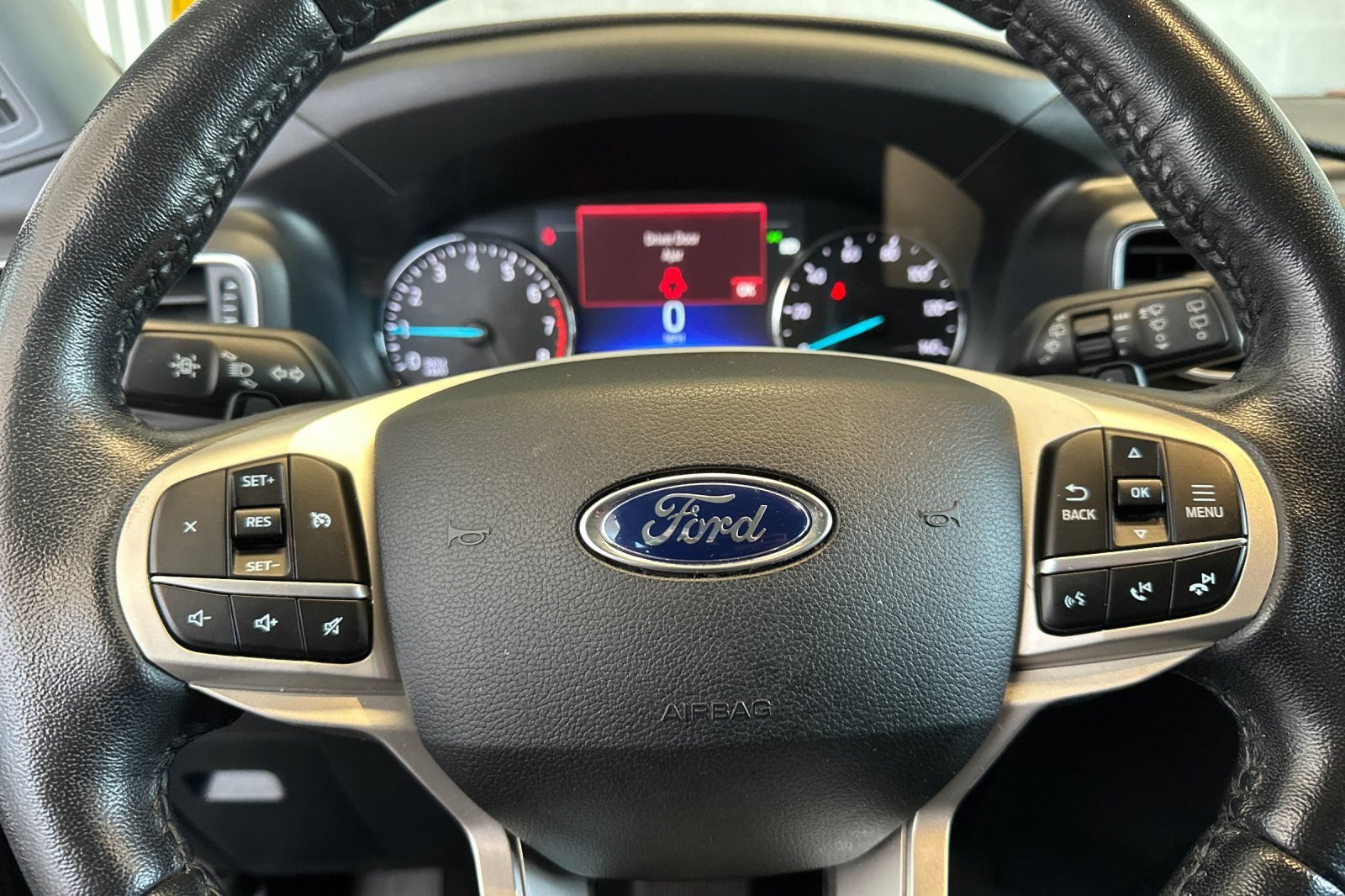 Certified 2020 Ford Explorer XLT w/ Equipment Group 202A AWD/4WD image 27