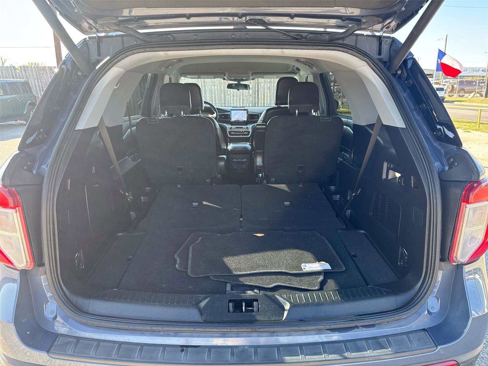 Certified 2021 Ford Explorer XLT w/ Equipment Group 202A image 22