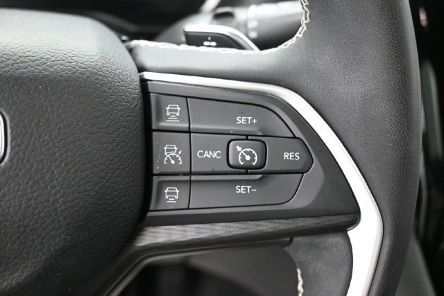 Used 2023 Jeep Grand Cherokee L Altitude AWD/4WD image 19