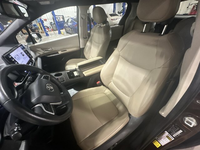 Used 2023 Toyota Sienna XLE FWD image 17