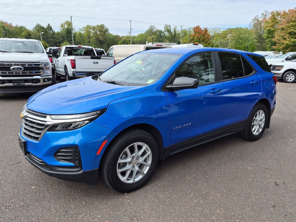 Used 2024 Chevrolet Equinox LS w/ LS Convenience Package AWD/4WD image 2