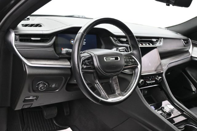 Used 2021 Jeep Grand Cherokee L Overland w/ Luxury Tech Group IV AWD/4WD image 16