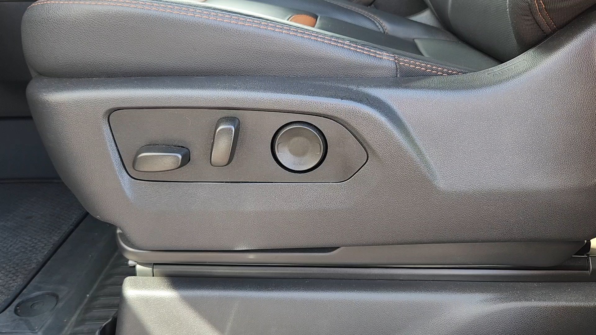 Used 2025 GMC Sierra 1500 AT4 AWD/4WD image 9