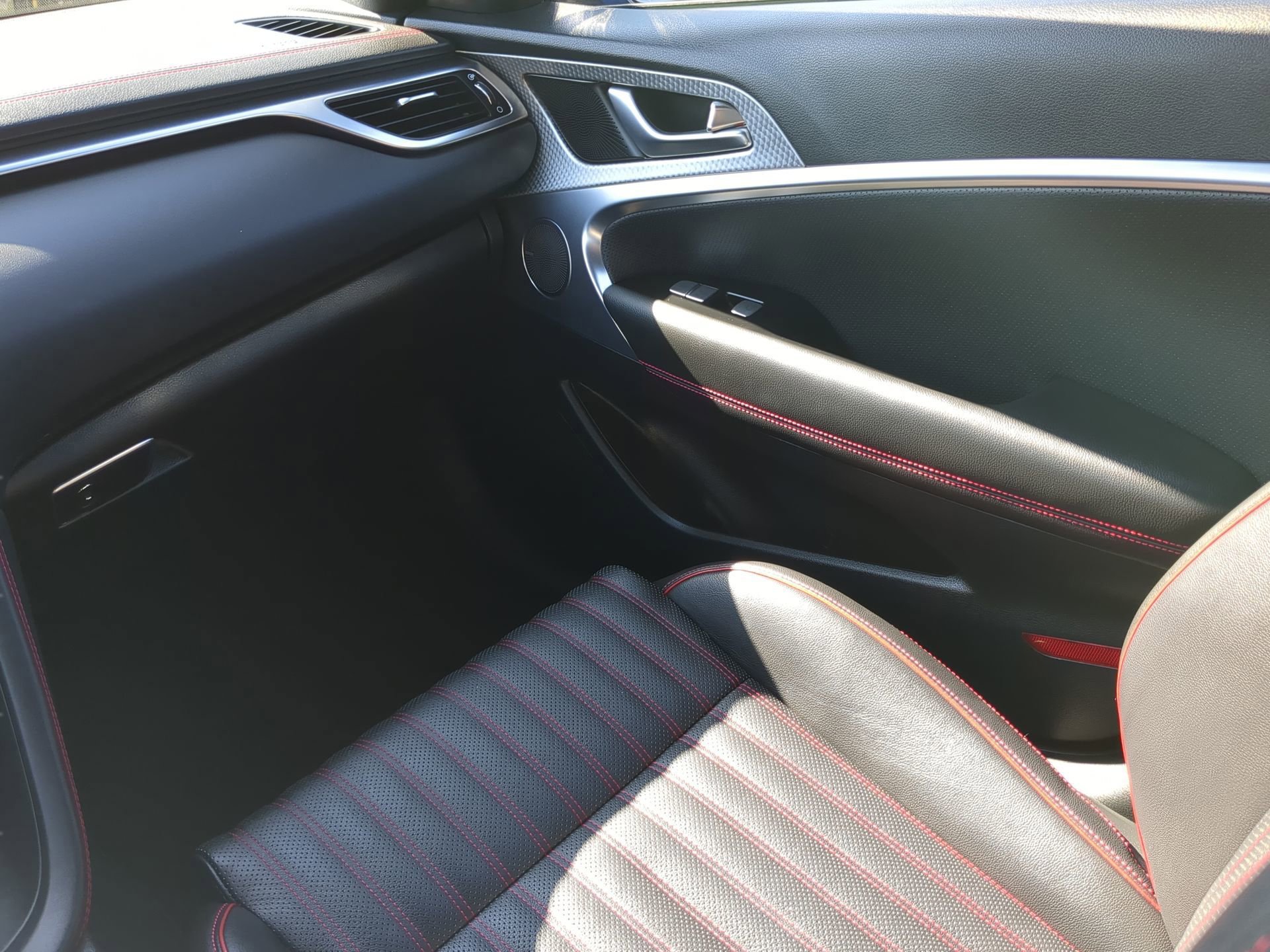 Used 2023 Genesis G70 2.0T w/ Sport Prestige Package image 40