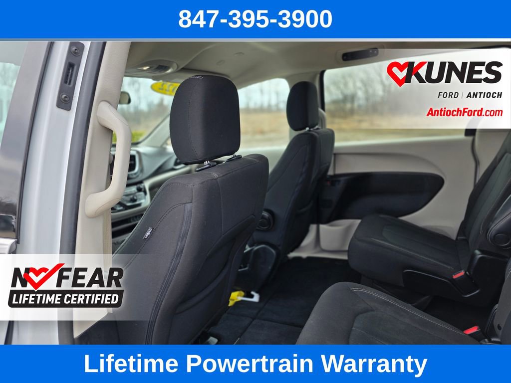 Used 2022 Chrysler Voyager LX FWD image 21