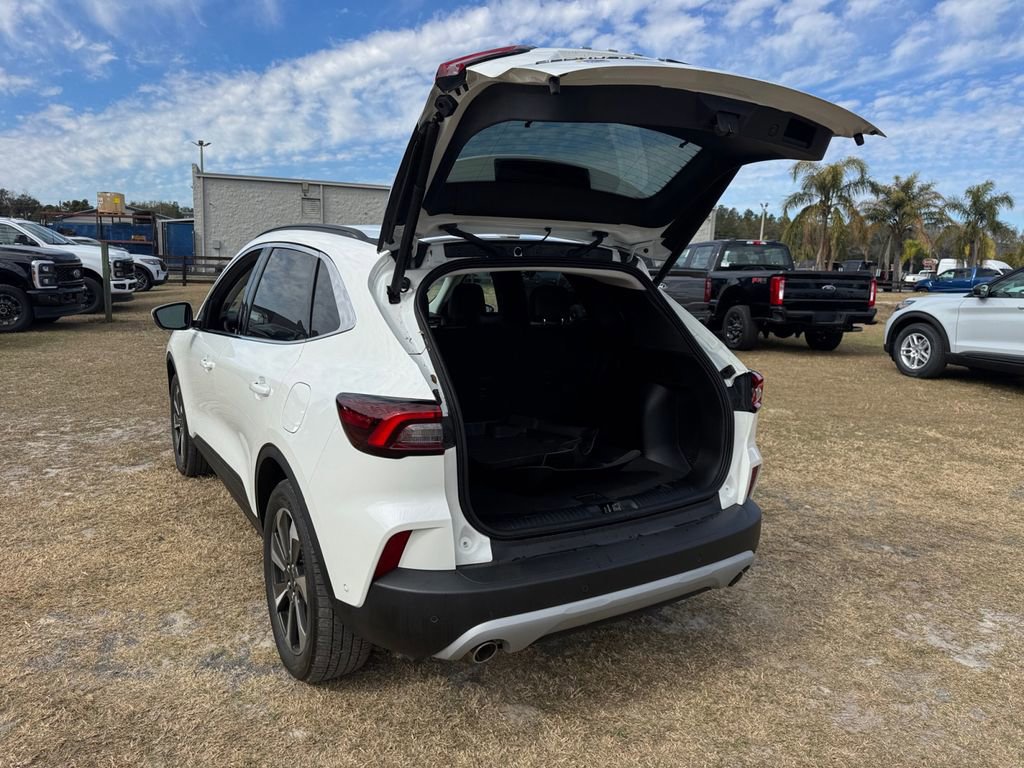 Certified 2024 Ford Escape Platinum w/ Premium Technology Package image 4