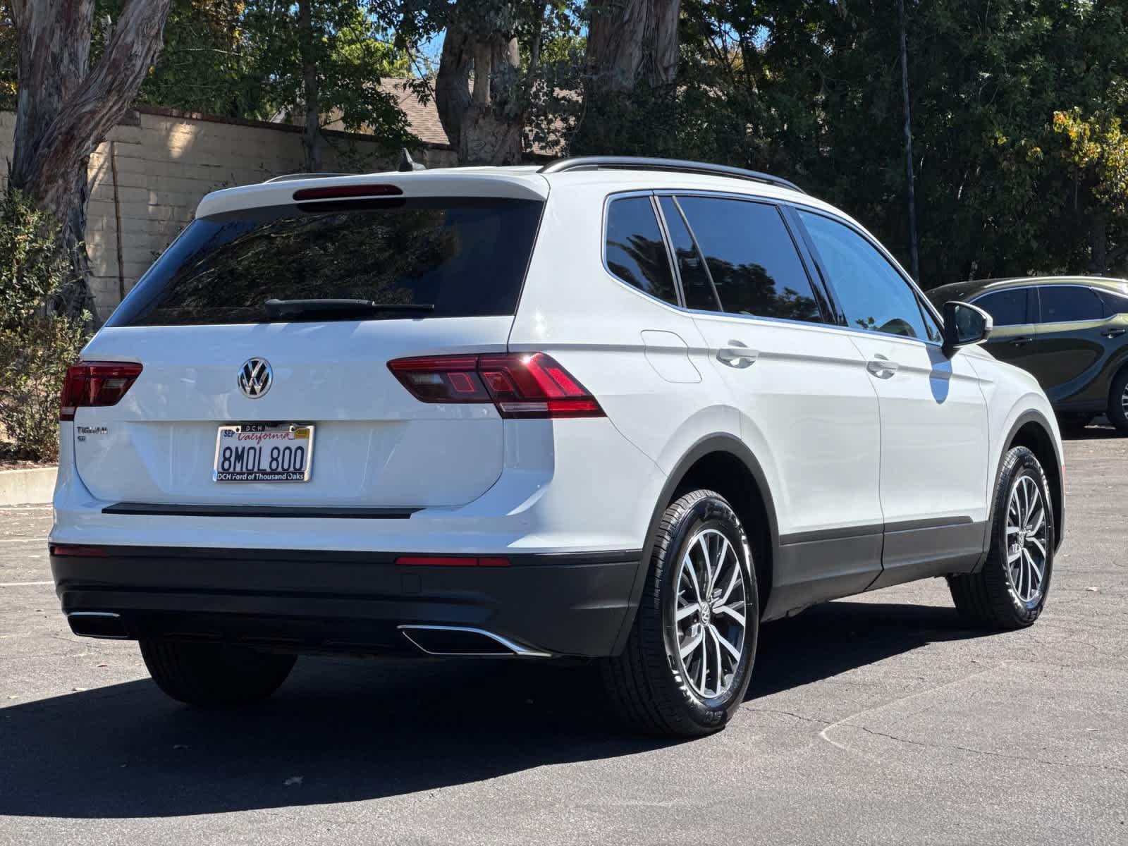 Used 2019 Volkswagen Tiguan SE w/ Panoramic Sunroof Package FWD image 2