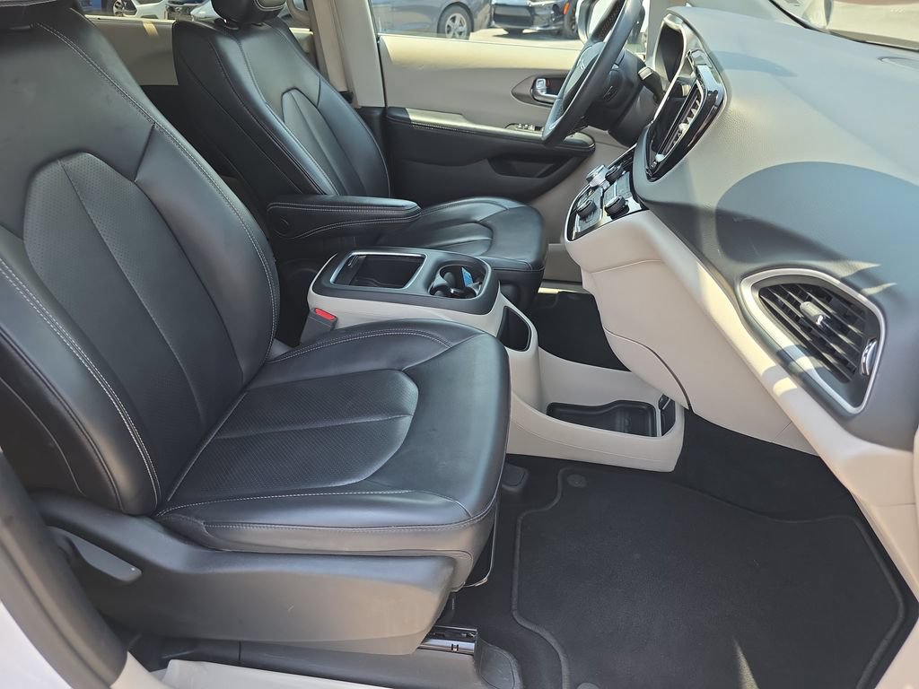 Used 2023 Chrysler Pacifica Touring-L FWD image 35