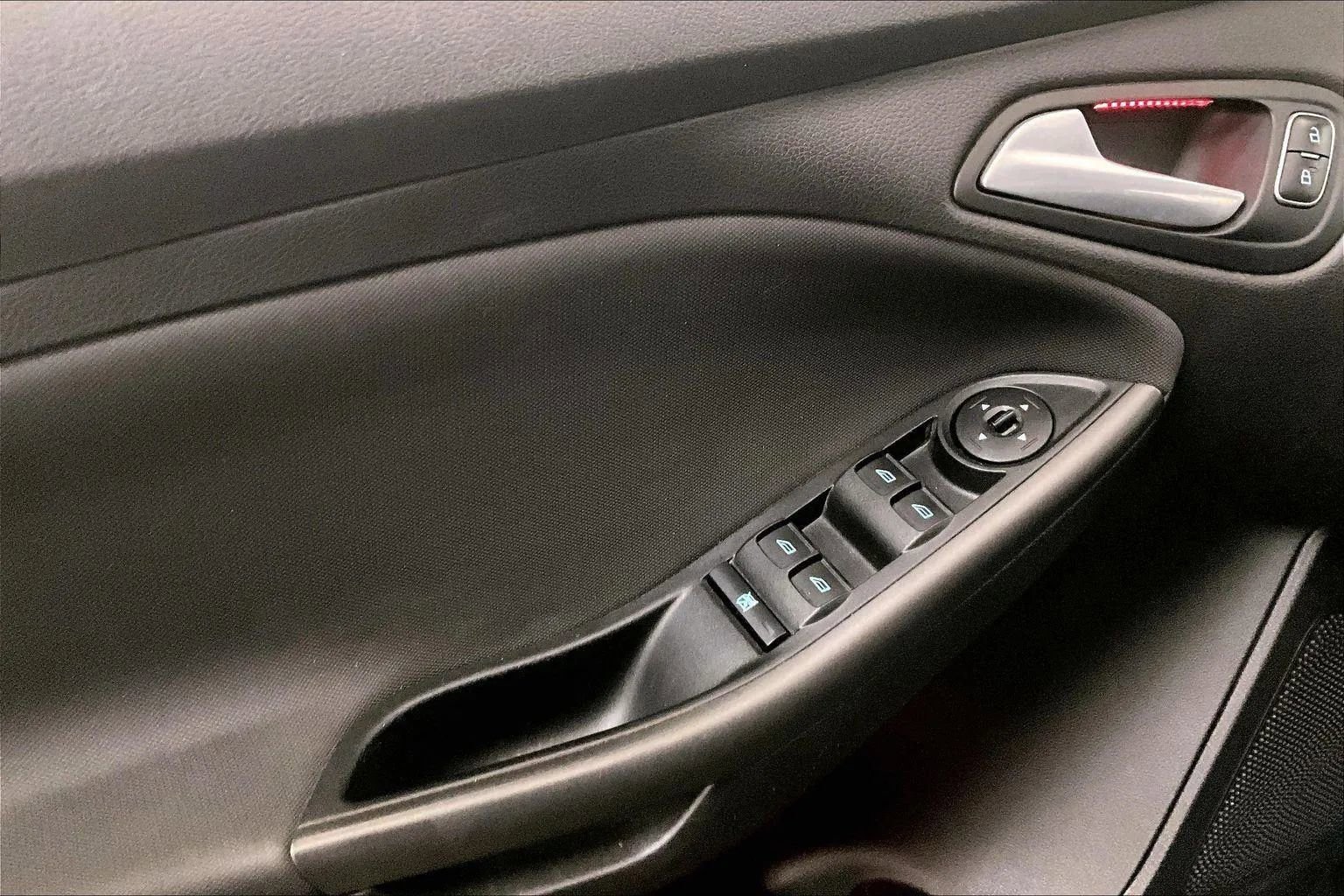 Certified 2017 Ford Focus SEL w/ Cold Weather Package image 22