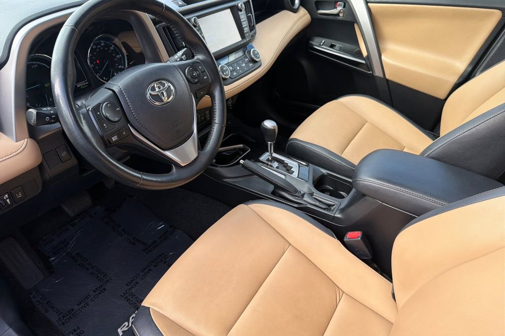 Used 2018 Toyota RAV4 Limited w/ Advanced Technology Package image 9